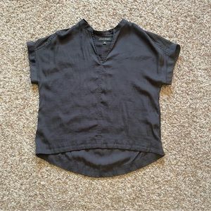 Banana Republic V-Neck Blouse SZ XS. Black